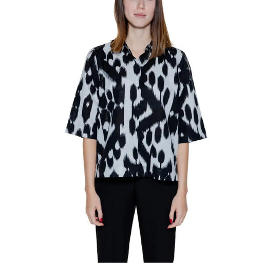 Animal print blouse with short sleeves and collar from Street One for women