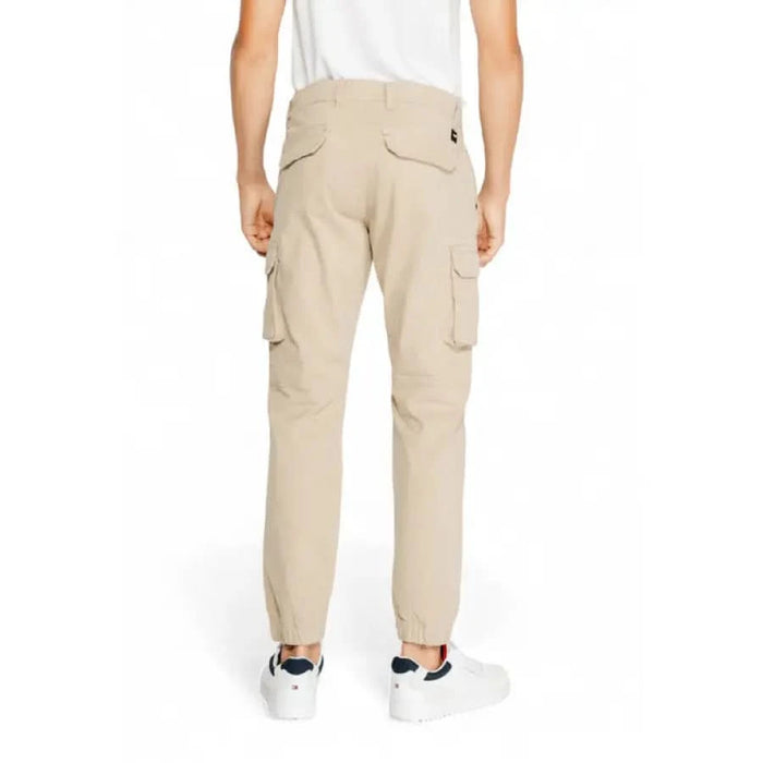 Beige cargo pants with multiple pockets worn by a person — Gas - Gas Men Trousers