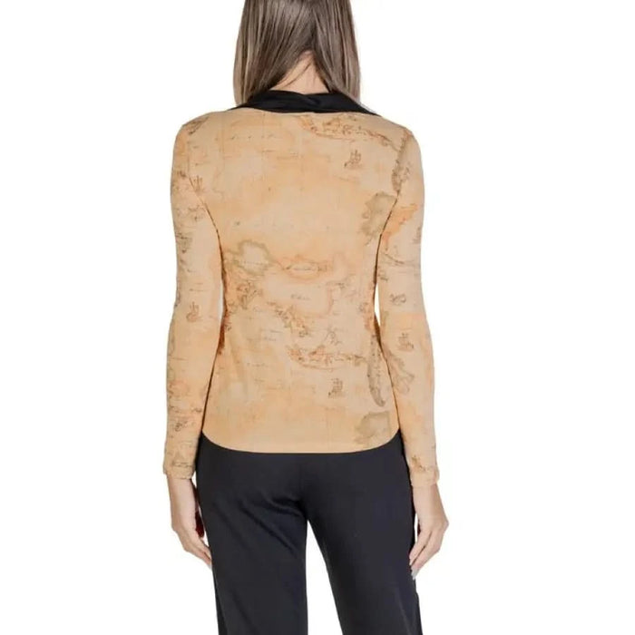 Beige floral-patterned long-sleeve top with fitted silhouette by Alviero Martini Prima Classe