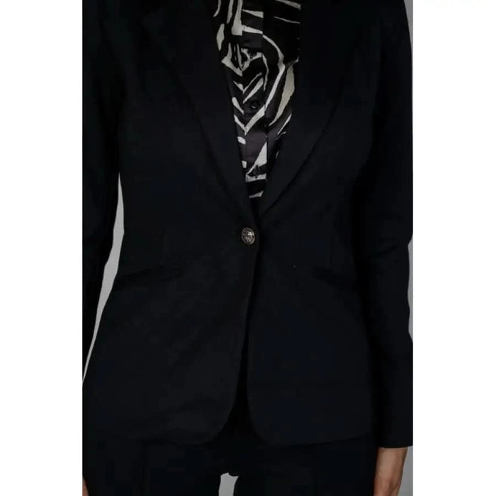 Stylish ’Only - Only Women Blazer’ in black with single button over a chic striped top