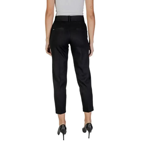 Black cropped dress pants with back pockets styled with high heels from Street One