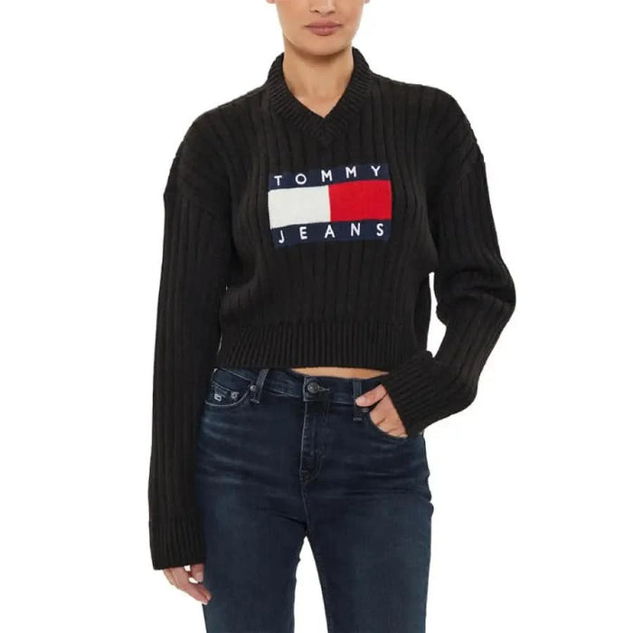 Tommy Hilfiger Women’s Black Cropped Ribbed Tommy Jeans Sweater with Front Logo