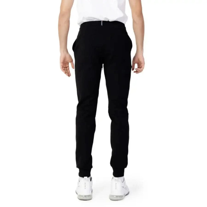 Le Coq Sportif Men Trousers Black jogger pants with tapered legs and elastic cuffs