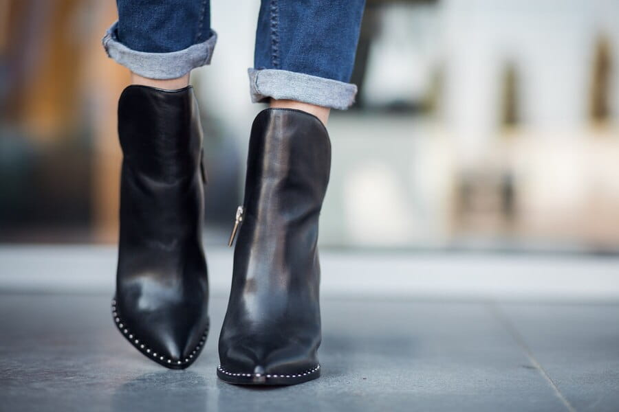 tenue de bottes et de jeans