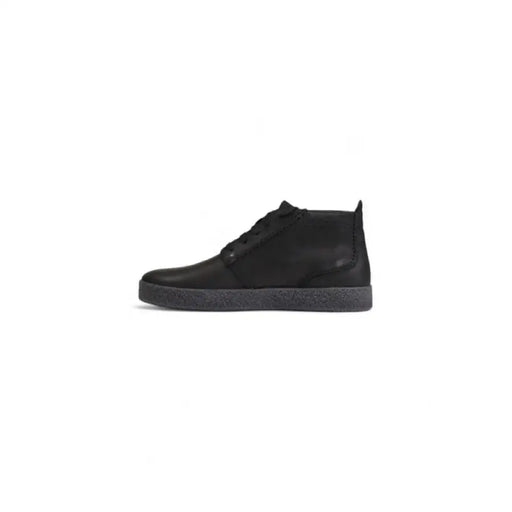 Black leather chukka boot with flat sole from Clarks Men Lace Ups Shoes collection