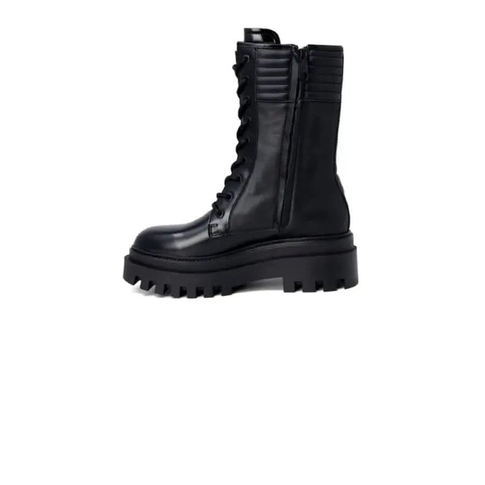 Calvin Klein Jeans women’s black leather combat boot with chunky sole and lace-up front