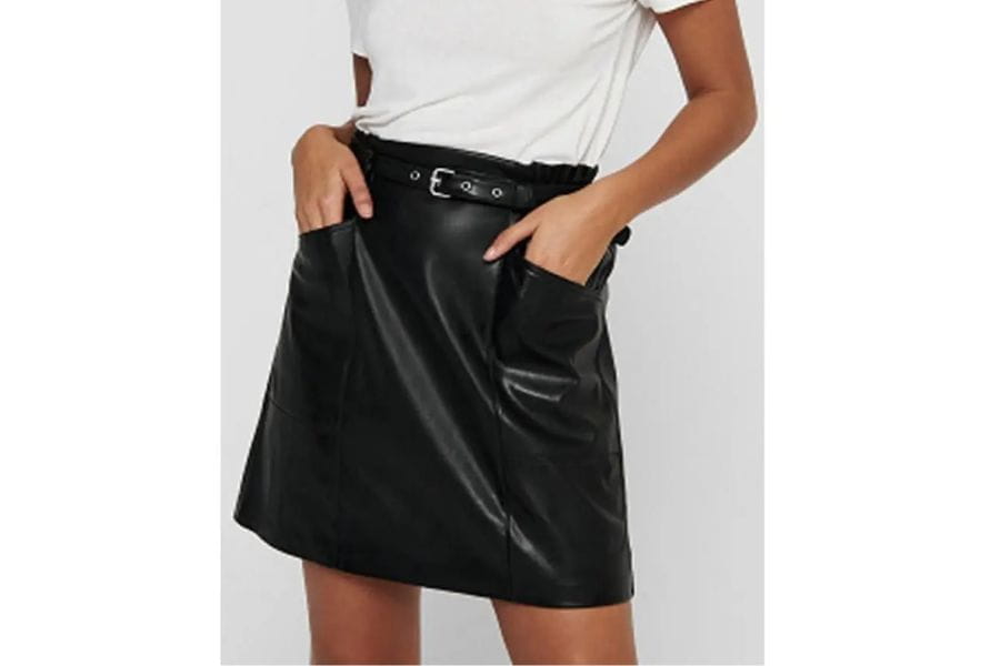 Black leather mini skirt with belt and pockets, ideal for summer work outfits.