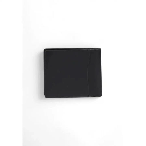 Calvin Klein Men Wallet in black leather with a slim, minimalist design