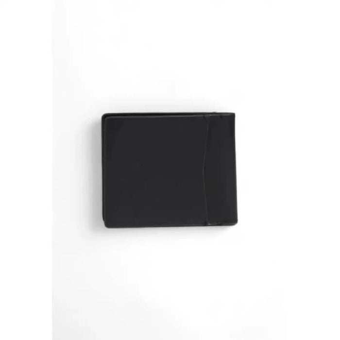 Calvin Klein Men Wallet in black leather with a slim, minimalist design