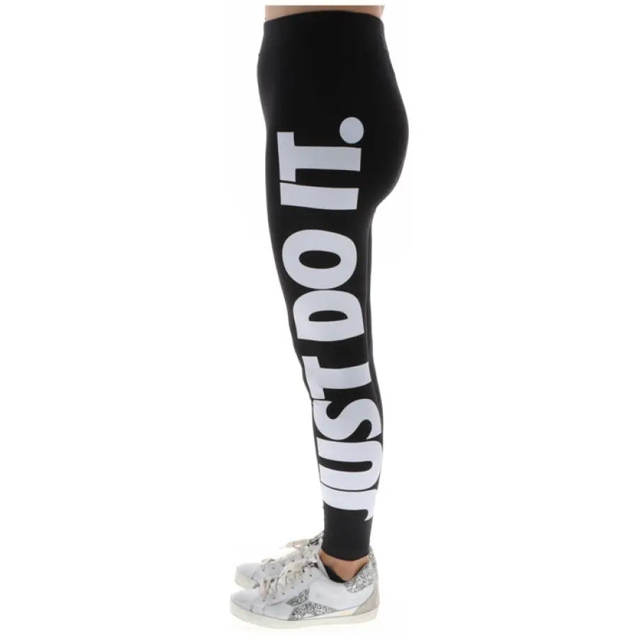 Nike Women’s Leggings - Black with ’Just do it’ in white lettering along the leg
