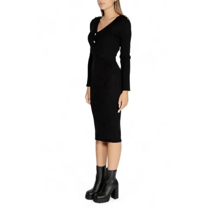 Black long-sleeved bodycon midi dress with v-neck and button closure by Morgan De Toi