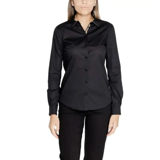 Black long-sleeved button-up dress shirt for women by Alviero Martini Prima Classe