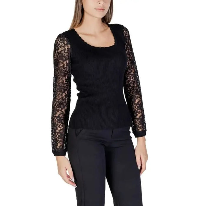 Black ribbed sweater with lace sleeves from Morgan De Toi Women’s T-Shirt collection