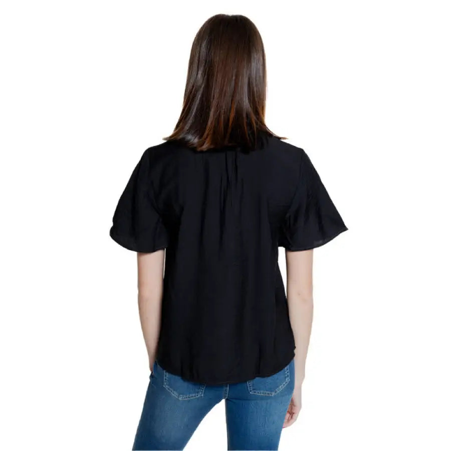 Jacqueline De Yong black short-sleeved shirt worn by woman with long brown hair, back view