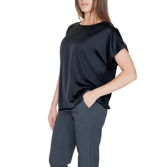 Black short-sleeved t-shirt by Vila Clothes, worn by a person with long brown hair