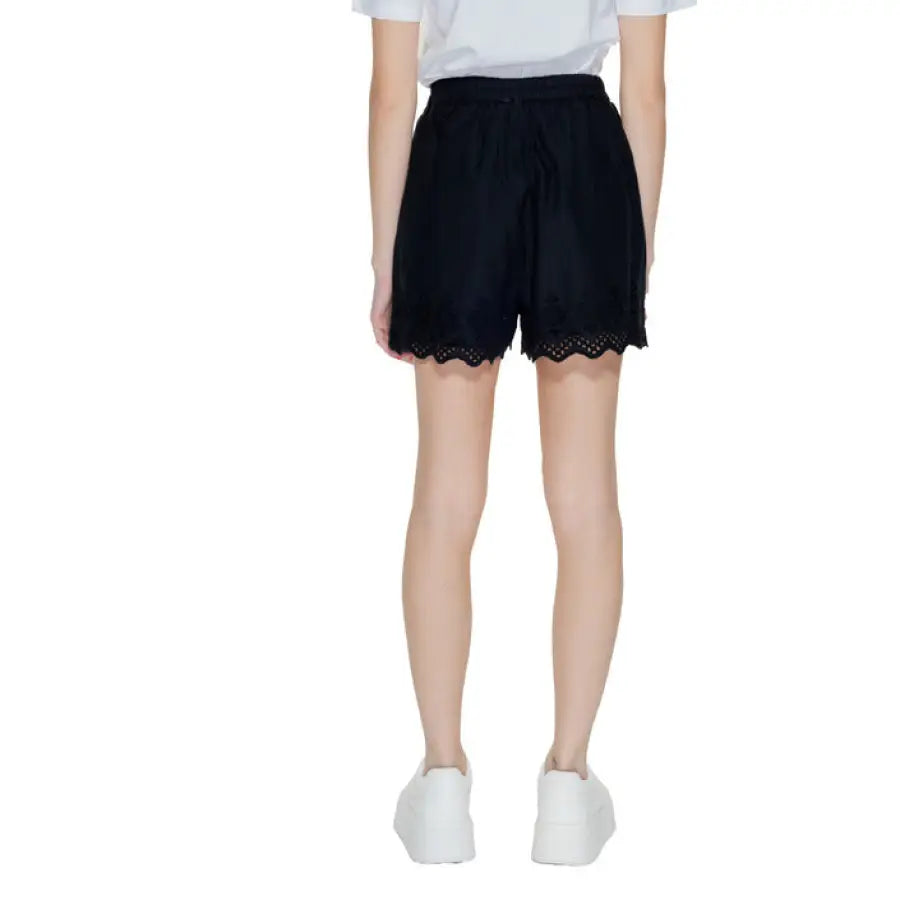 Black shorts with scalloped lace trim from the ’Only’ women’s collection