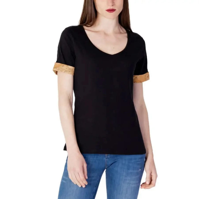 Black t-shirt with gold cuffs on short sleeves; Alviero Martini Prima Classe Women T-Shirt