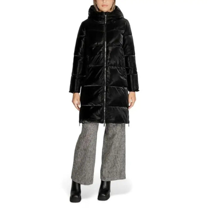 Black velvet puffer coat with high collar and full-length zipper from Cleré Women Jacket