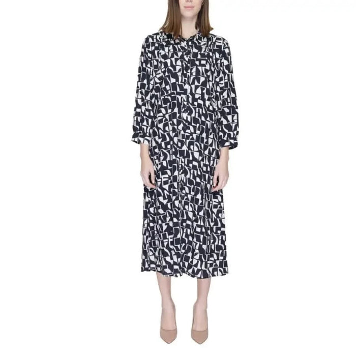 Black and white abstract print midi dress with long sleeves by Street One