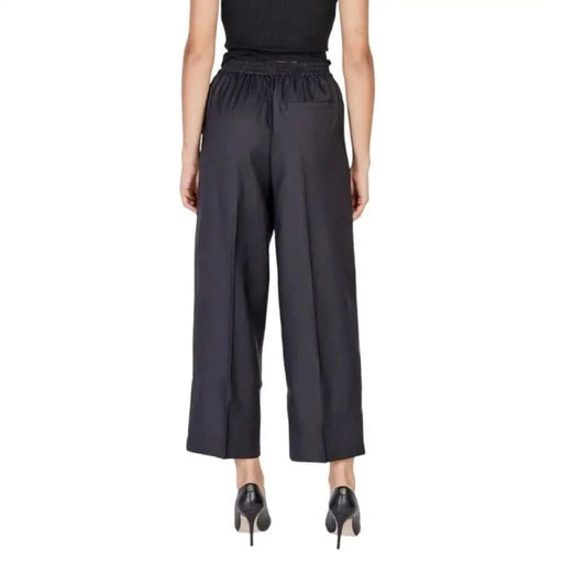 Black wide-leg cropped dress pants with elastic waistband from Ichi Women Trousers