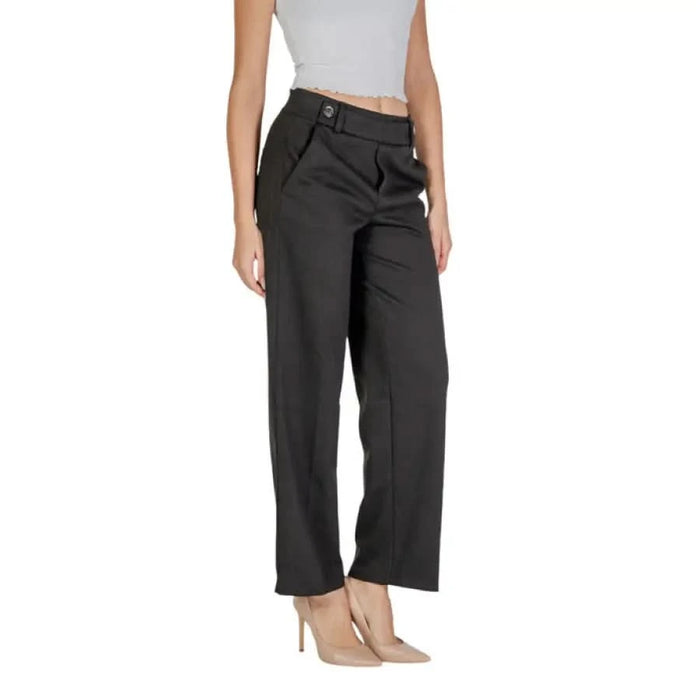 Black wide-leg dress pants with front pleats and belt loops by Street One