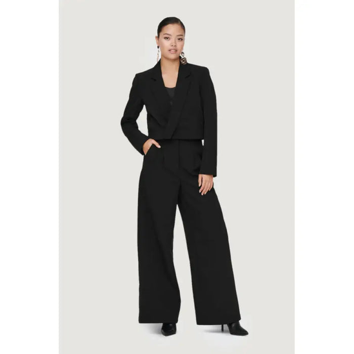 Black wide-leg jumpsuit with blazer-style top and long sleeves by Jacqueline De Yong