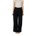 Black wide-leg trousers paired with cream short-sleeve top - Only Women Trousers fashion