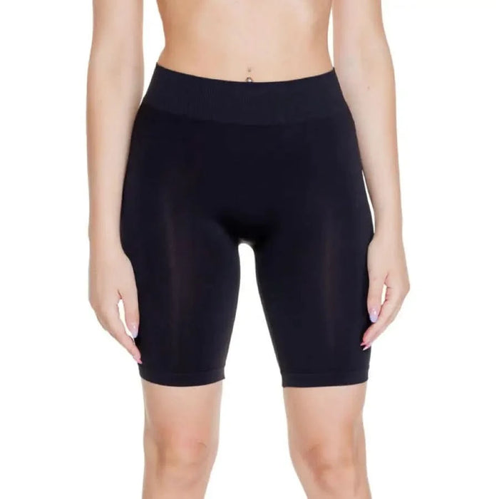 Vero Moda women’s black form-fitting cycling shorts on lower body