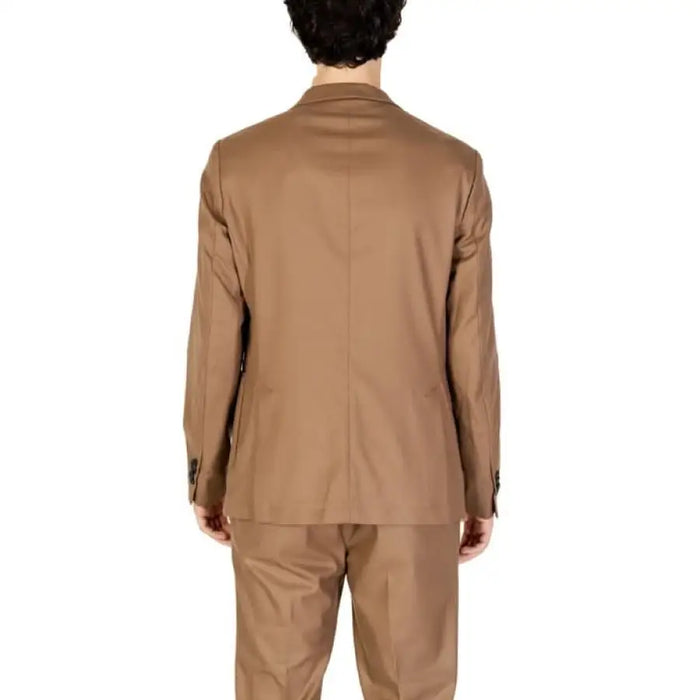 Brown suit jacket back view of Hamaki-ho Men Blazer for a stylish appearance