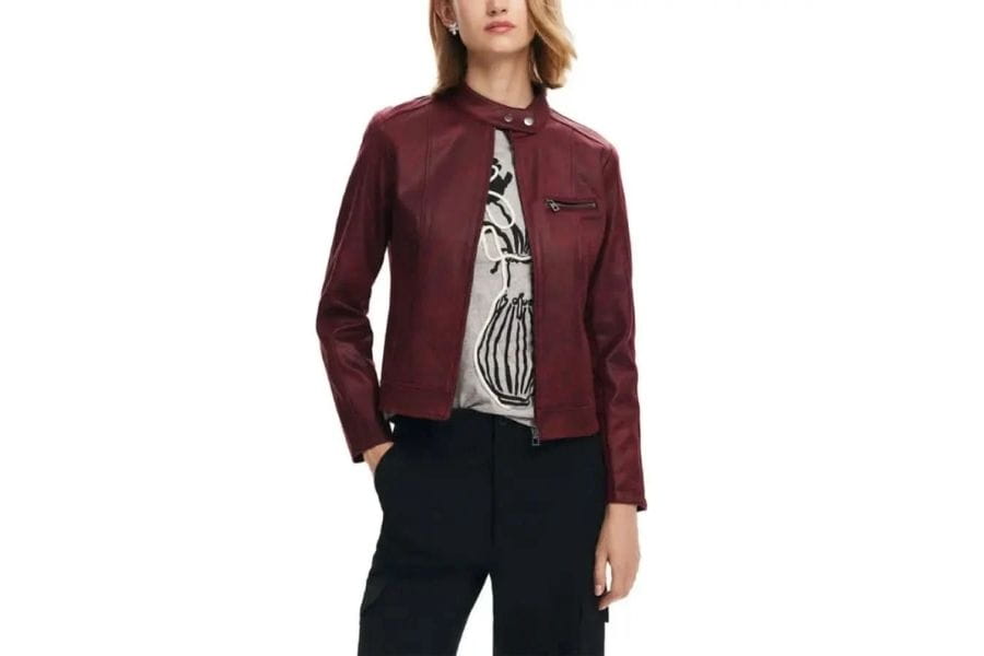 Burgundy cropped jacket with zipper and stand-up collar in retro fashion article.