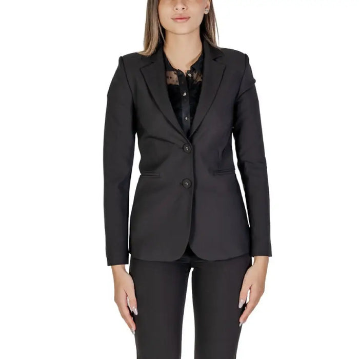 Classic black fitted blazer with buttons and notched lapels by Sandro Ferrone