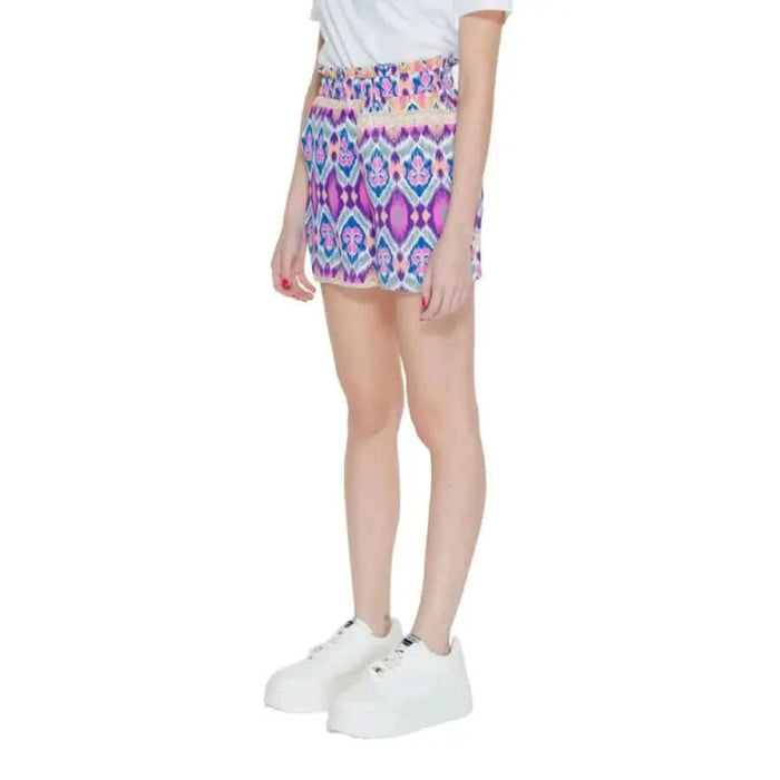 Colorful patterned mini skirt paired with white sneakers, Only Women Short