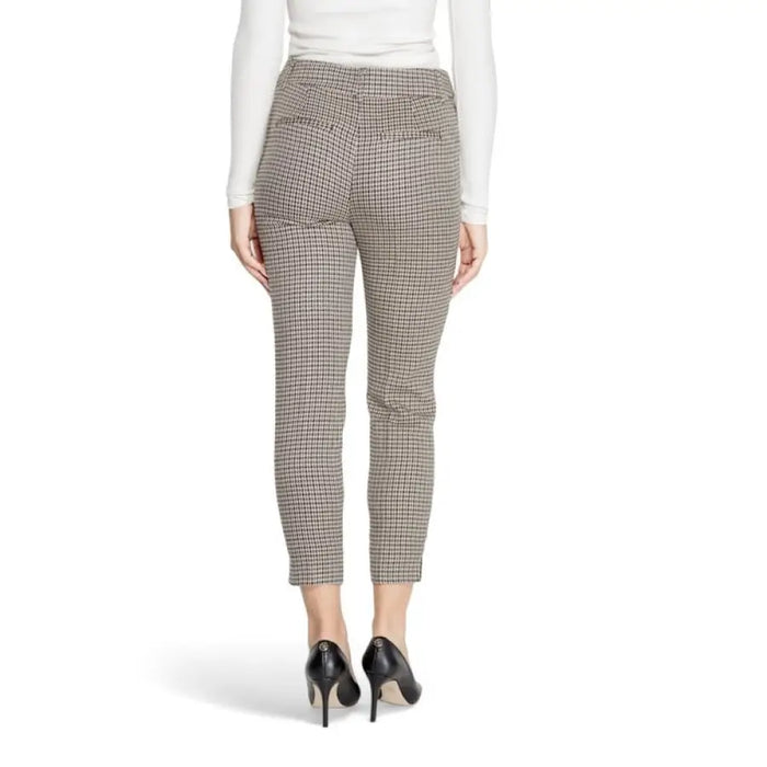 Cropped checkered trousers with black high heels from Only Women Trousers collection