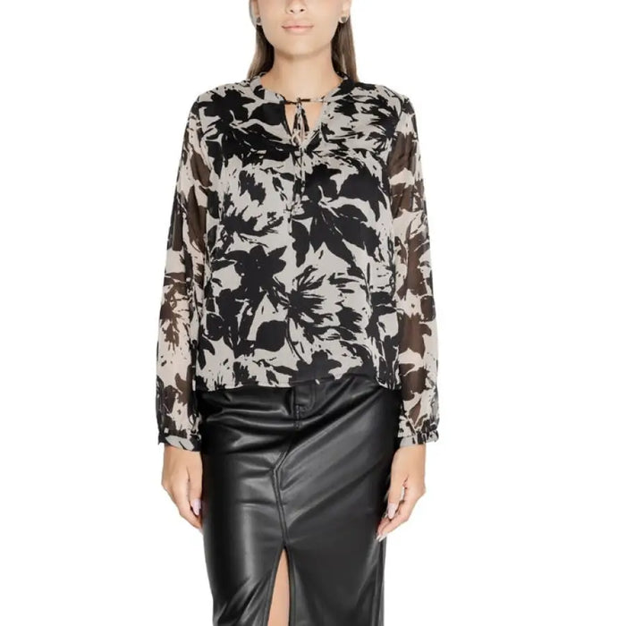 Floral print blouse with long sleeves and tie-neck detail by Jacqueline De Yong