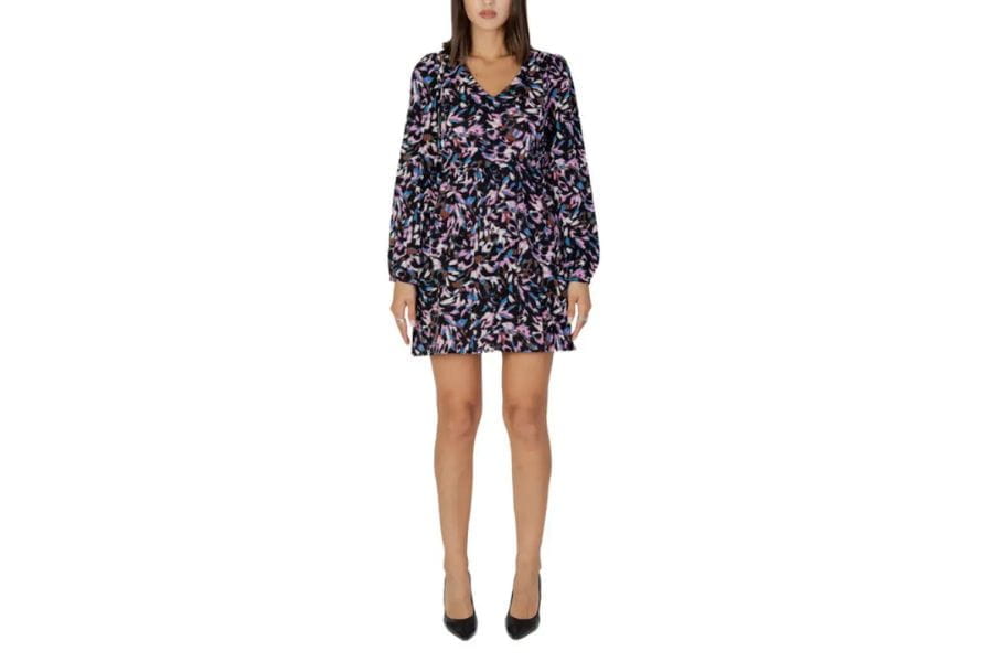 Floral print mini dress with long sleeves and v-neckline for holiday outfit inspiration.