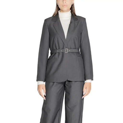 Gray belted blazer with notched lapel collar from Only Women’s collection