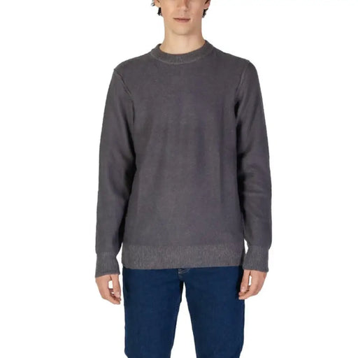 Gray crewneck sweater paired with navy blue pants from Gas Men collection