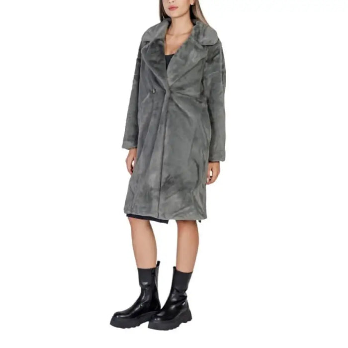 Grey faux fur coat with lapels paired with black combat boots in Ichi Women Jacket