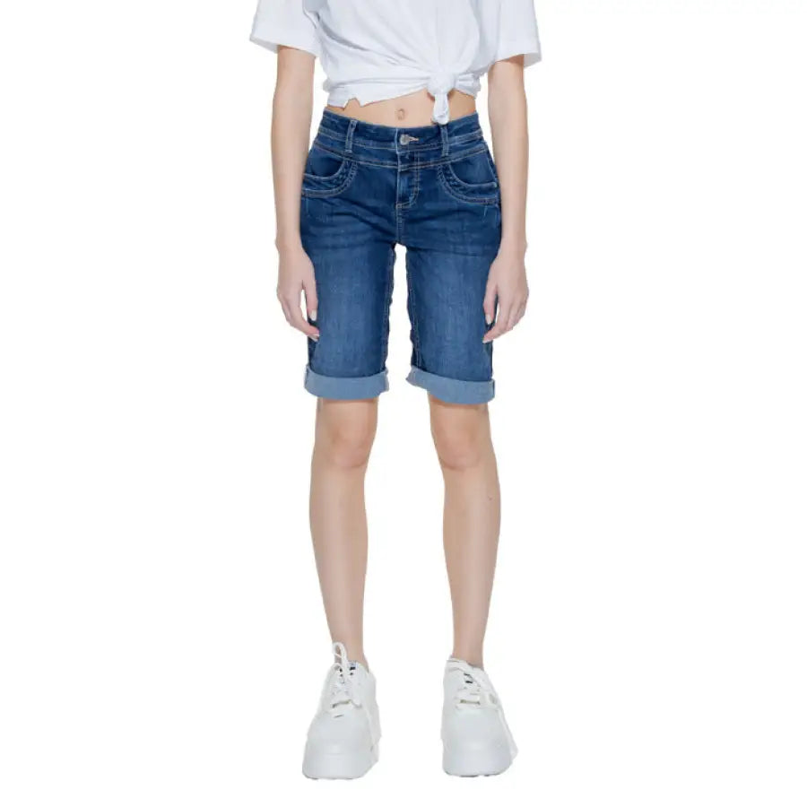 Knee-length denim shorts with rolled cuffs from Street One Women’s Short collection