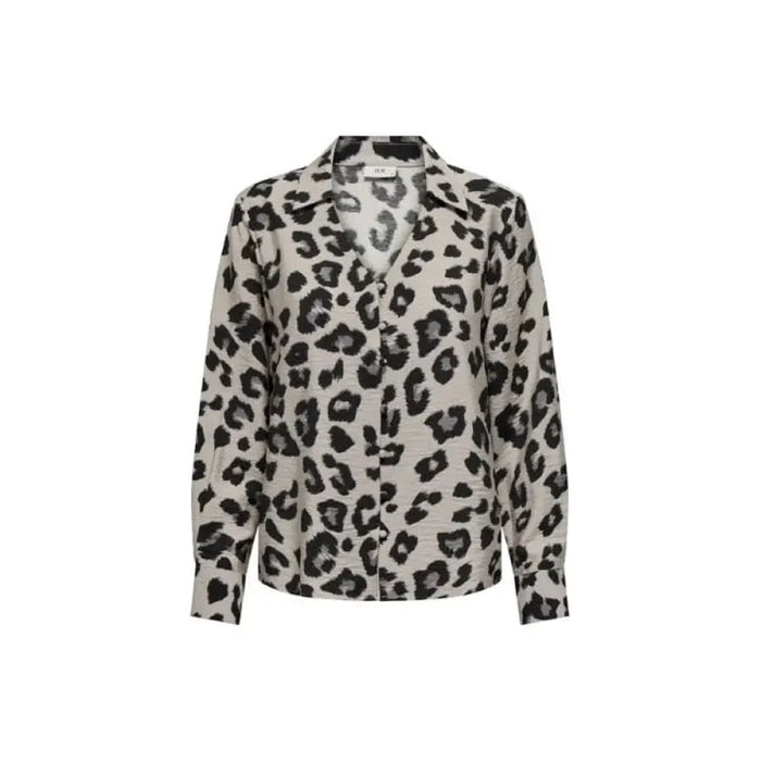 Leopard-print button-up shirt with long sleeves and collar by Jacqueline De Yong