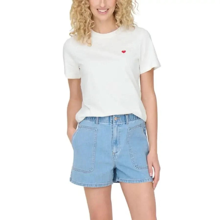 Light blue denim shorts with front pockets and relaxed fit for Jacqueline De Yong T-Shirt