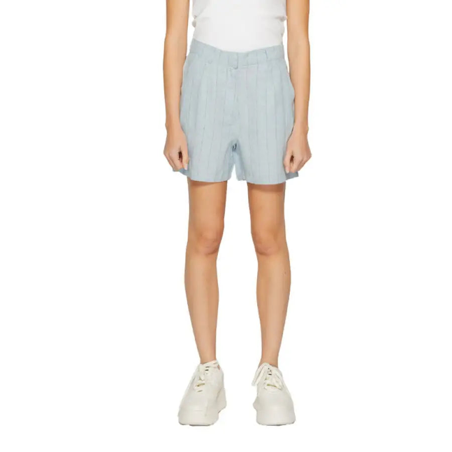 Light blue high-waisted shorts with a white top and white sneakers - Vero Moda Women Short