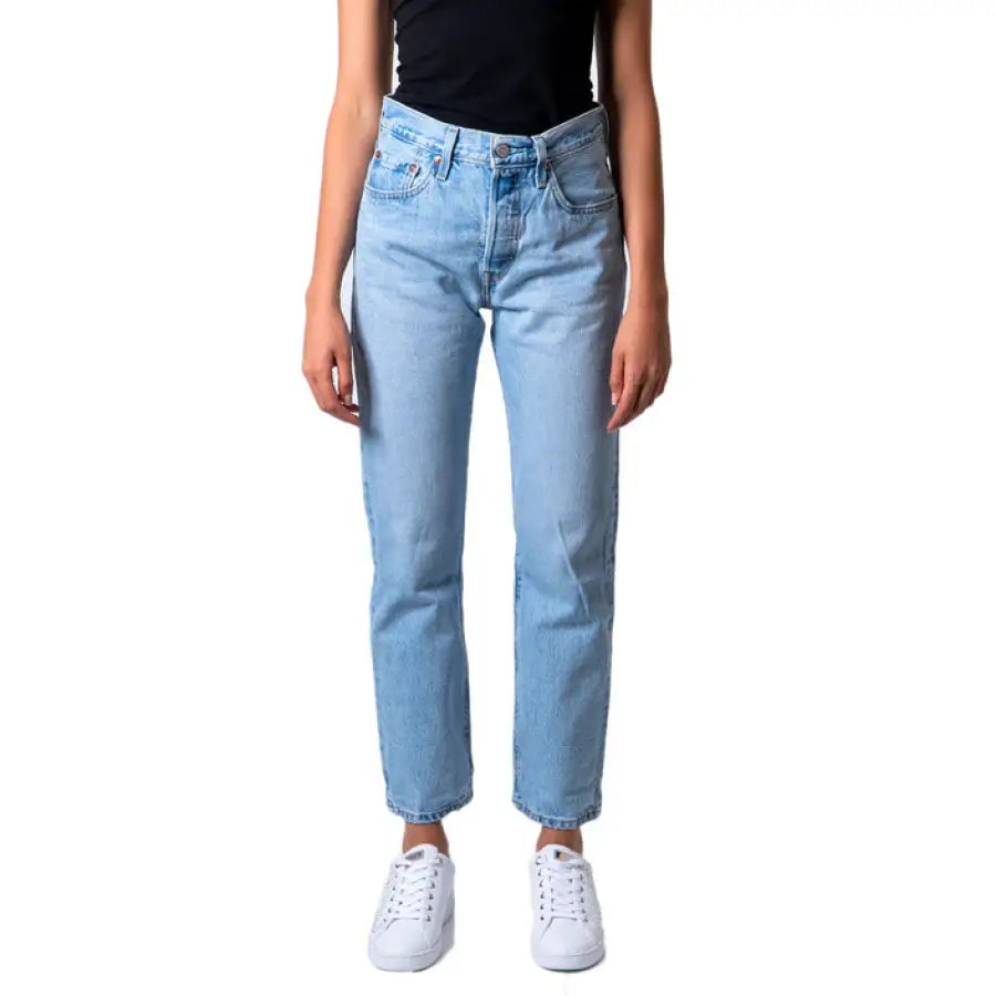 Levi’s Women Light Blue Straight-Leg Jeans with Black Top and White Sneakers