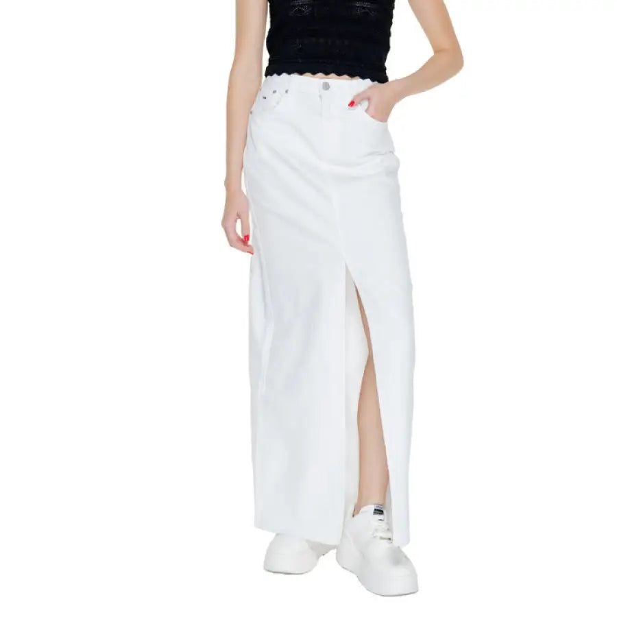 Long white denim skirt with high slit and scalloped waistband, Tommy Hilfiger Jeans - Women