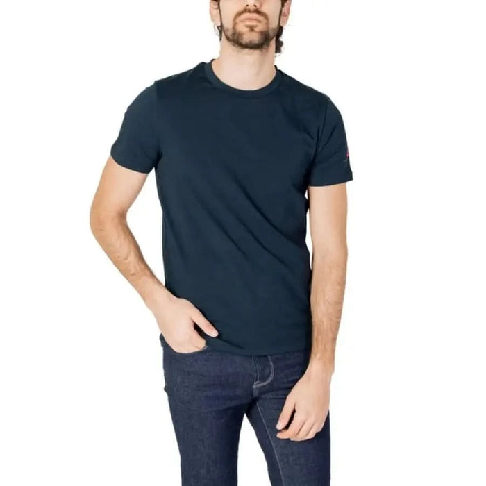 Peuterey Peuterey Men in black T-Shirt and jeans showcasing Men T-Shirt product.