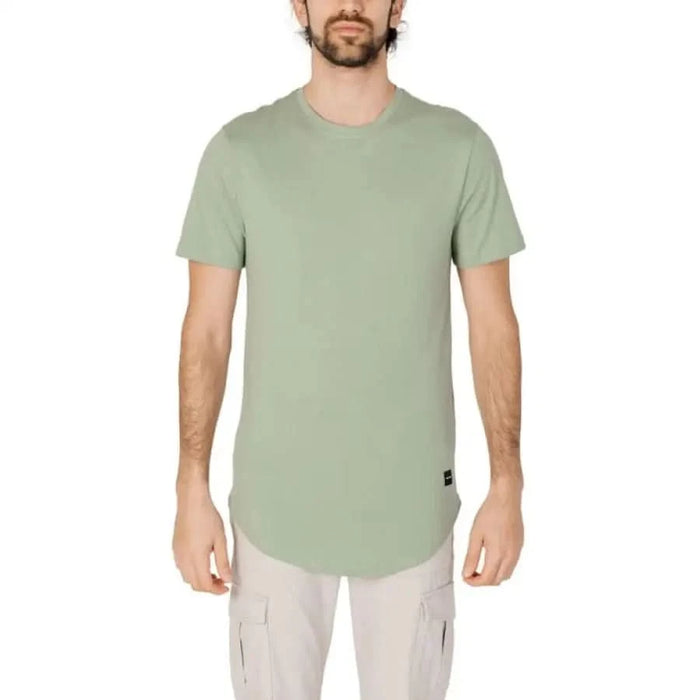 Man in Only & Sons green men t-shirt showcasing apparel accessories