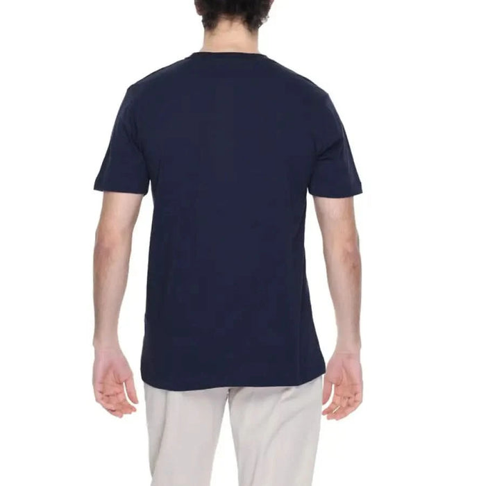 Urban style clothing: Man in Hamaki-ho Men T-Shirt - Navy