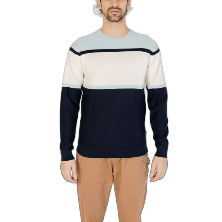 Man wearing Hamaki-ho Men Knitwear sweater and pants in stylish autumn attire