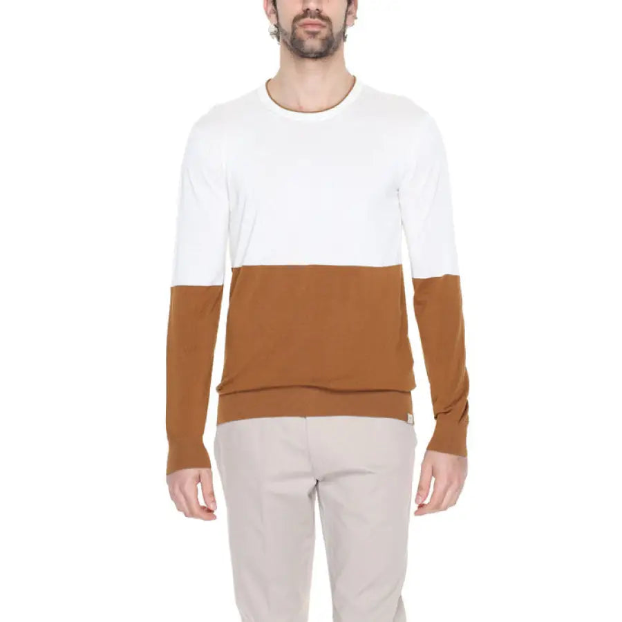 Man in Liu Jo Men Knitwear white and brown sweater
