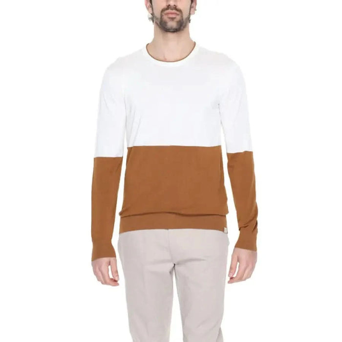 Man in Liu Jo Men Knitwear white and brown sweater